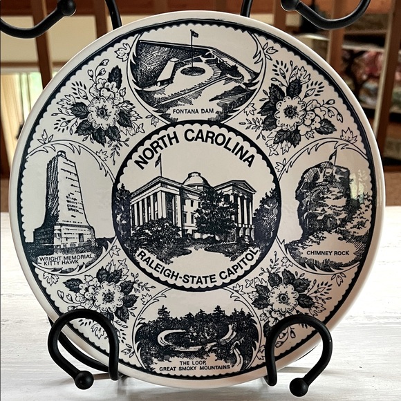 North Carolina Raleigh State Capitol 10” Round Commemorative Plate - Picture 1 of 3